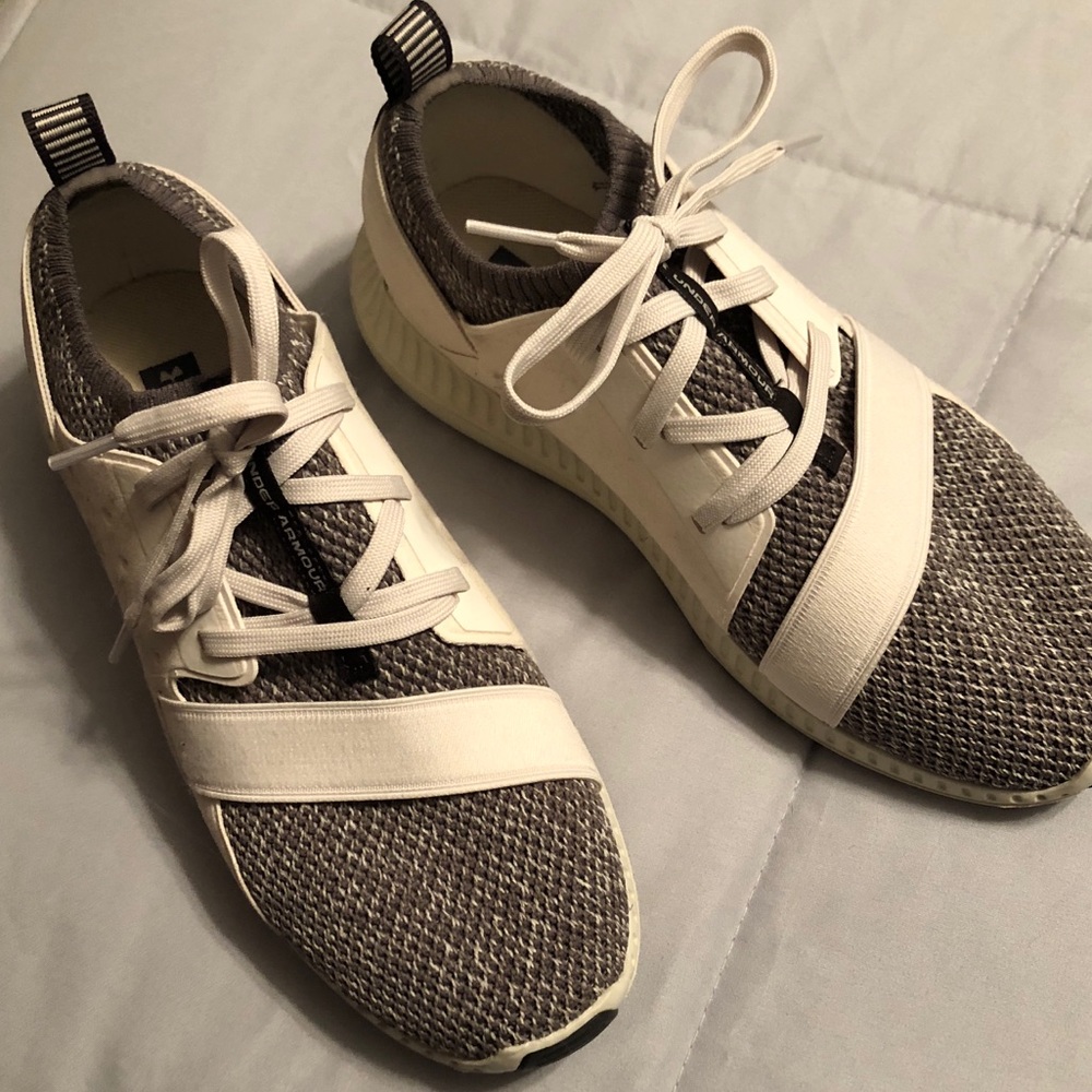 Under Armour women’s tennis shoe